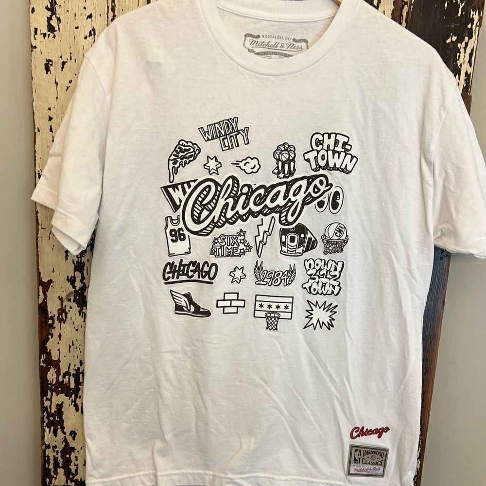 MITCHELL AND NESS CHICAGO BULLS WHITE DOODLE SHORT SLEEVE FASHION T SHIRT size L